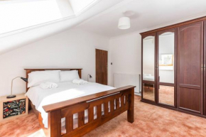 Spacious 5 bedroom 2 bath house in Stockbridge